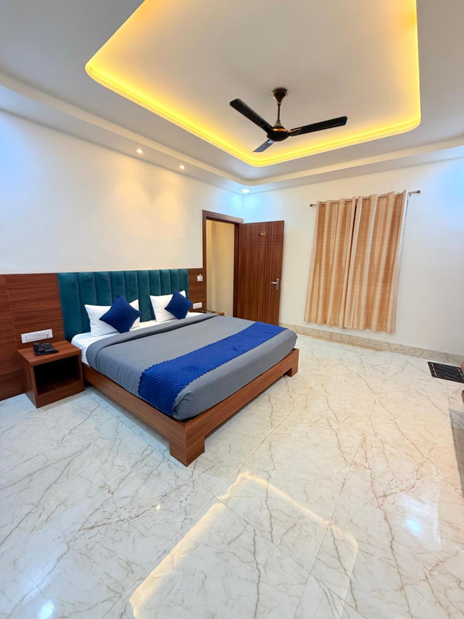 Hotel Tulip Light Mathura Dış mekan fotoğraf