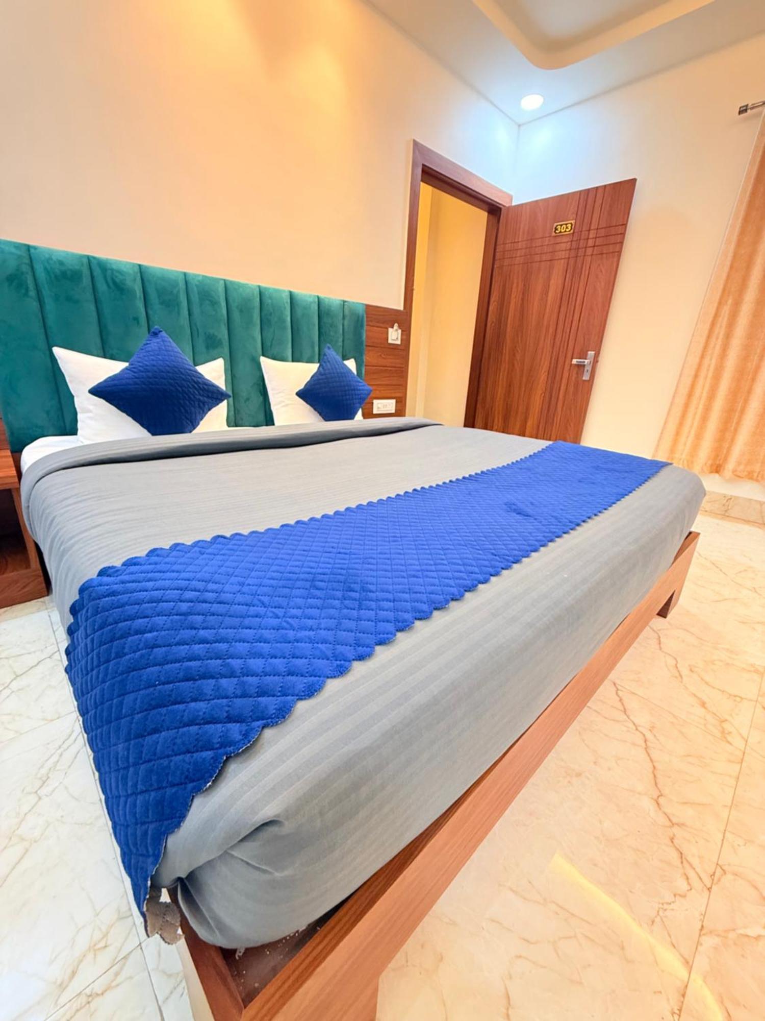 Hotel Tulip Light Mathura Dış mekan fotoğraf